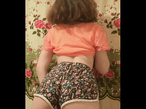 ❤️ Tânără sexy care se dezbracă de pantaloni scurți în fața camerei de filmat ❤ at ro.xxxtun.ru ️❤
