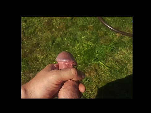 ❤️ O bunăciune fierbinte își face sex cu păsărica roz și ejaculează cu un squirt într-o grădină de vară ❤ at ro.xxxtun.ru ️❤